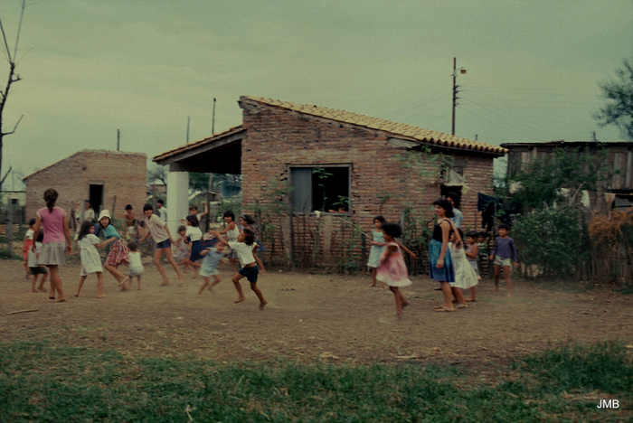 AÑO 1984 - COLOR - VIDA CAMPESINA EN PARAGUAY (JOSÉ MARÍA BLANCH)